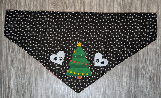 NOW HALF PRICE ! All 2023 Christmas designs half price! Reversible Dog Bandana, size Medium+. Christmas Tree 🎄 Heart & Paws on tiny star background one side, pink floral design on reverse. Slightly bigger than medium but not quite large!